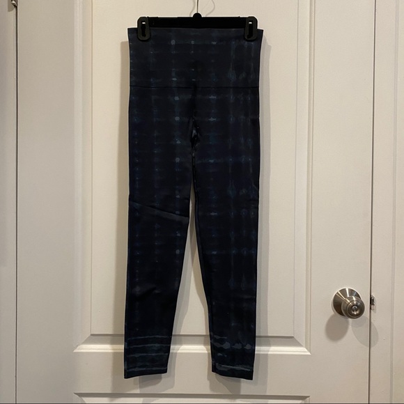 Spanx Tie-Dye Seamless Leggings - Picture 5 of 5